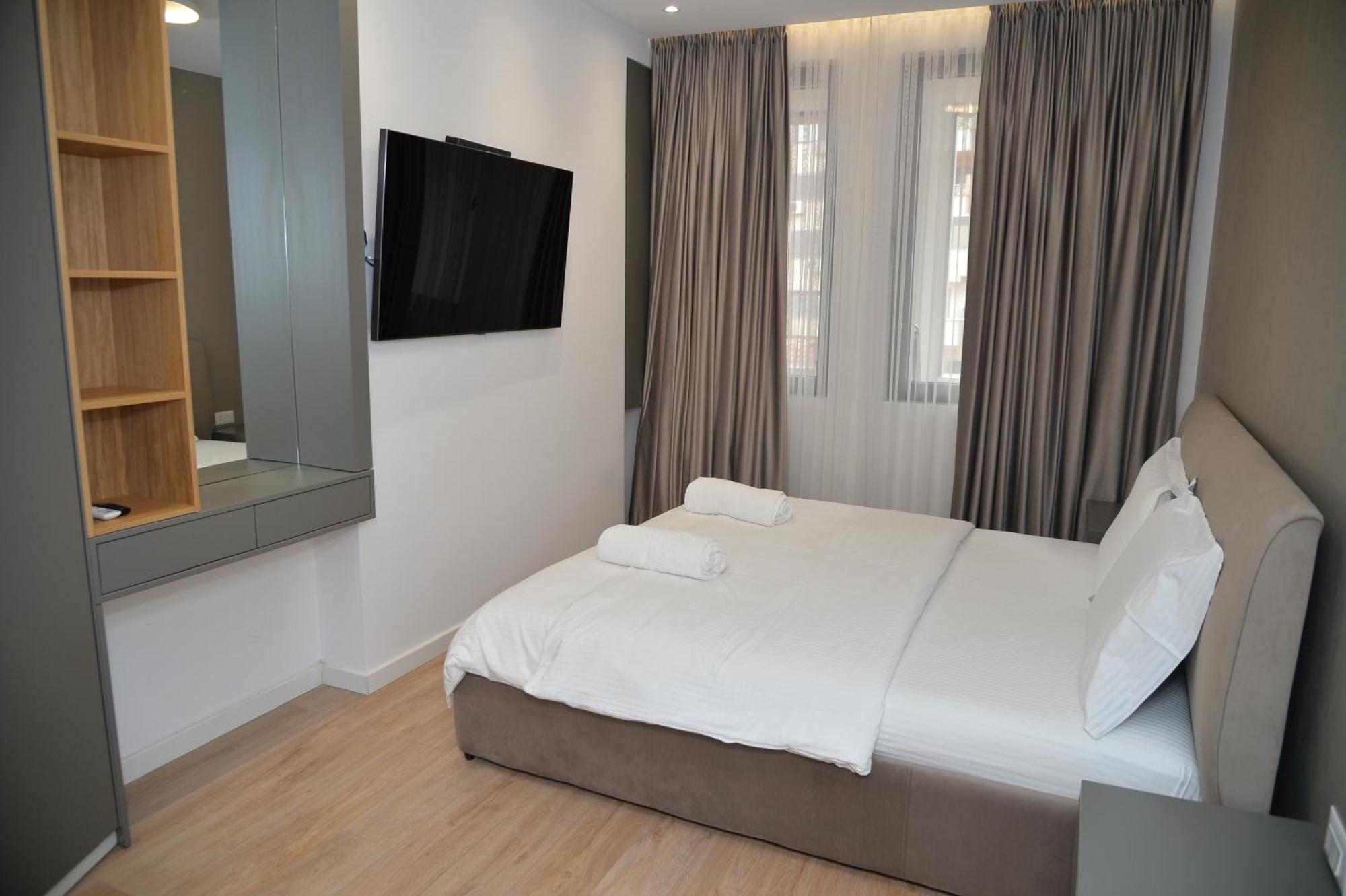 Hera Deluxe * Tirana
