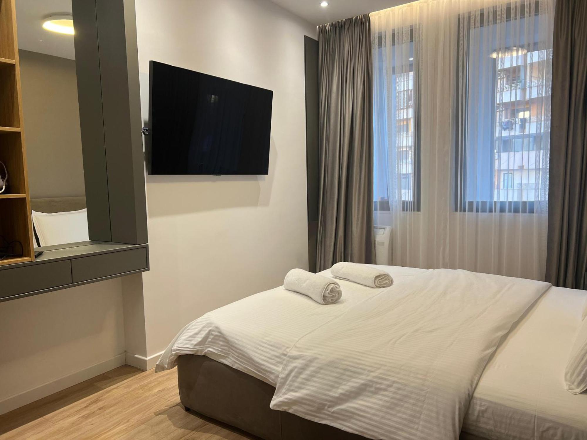Hera Deluxe * Tirana